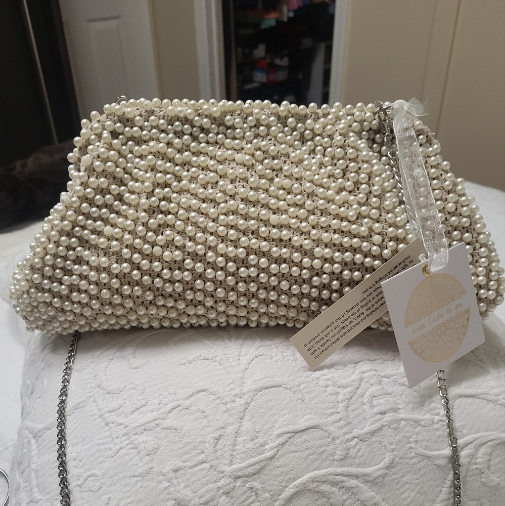 Elegant Cream Beaded Clutch with Curved Frame - Picture 2 of 15